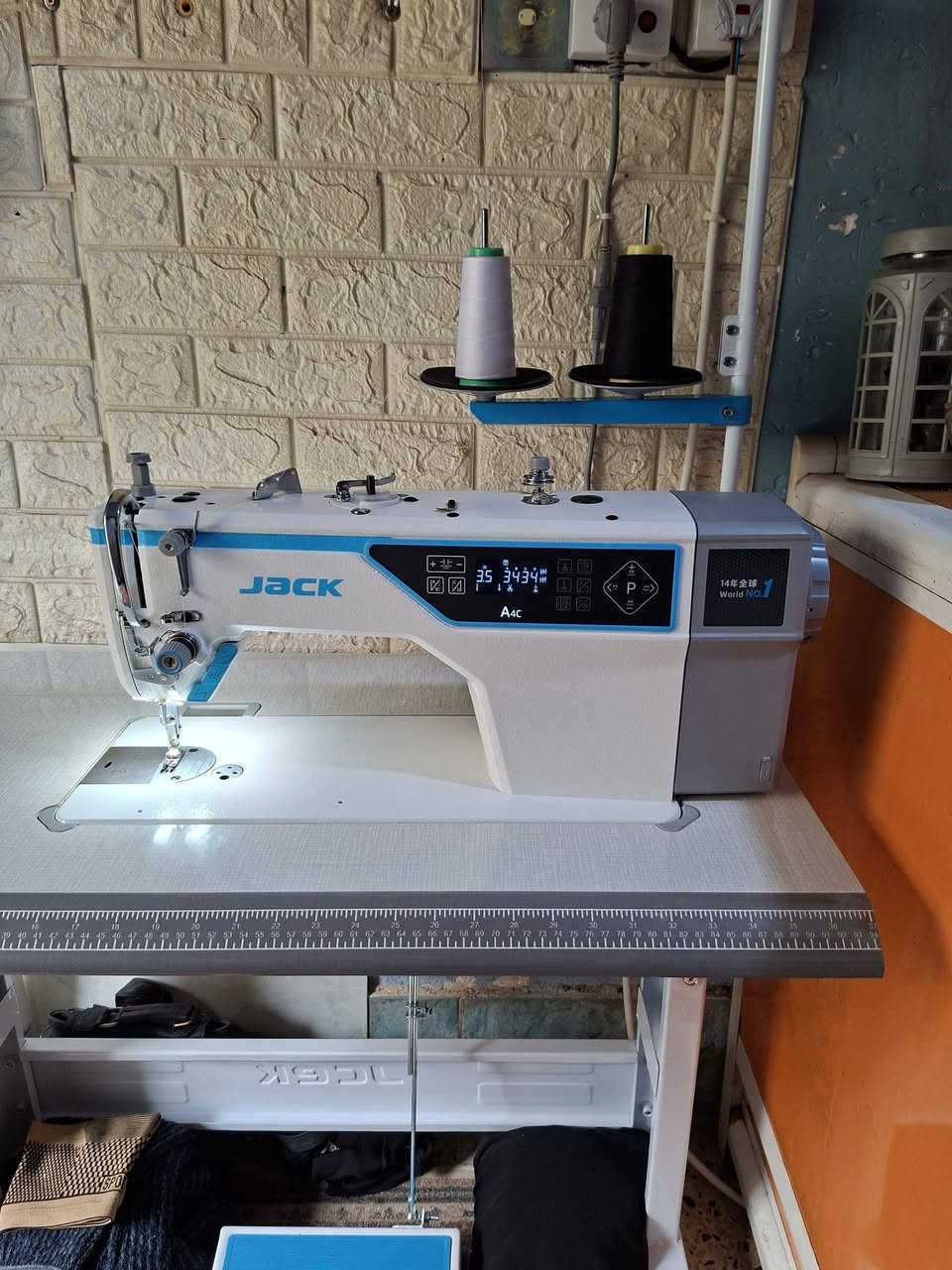 السلام عليكم
جاك a4c فول مواصفات جديدة مستخدمة يوم واحد
قطع
تكوا
رفع بايه
ذكاء اصطناعي تتحسس نوع القماش
كاتم للصوت 
سرعة 5000
السعر 600 الف
مكاني بغداد
***********
