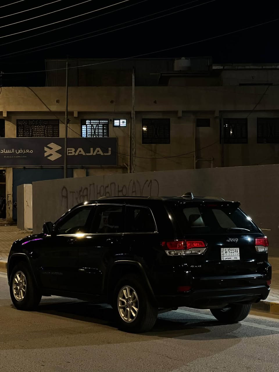 جيب Cherokee  موديل 2020 السياره مكفوله فقط حادث من امريكا بارد اصبعين بلجاملغ الامامي جدا مميزه ! 

مواصفات الشيروكي !
* شاشة 8.4 بوصة مع Apple CarPlay وAndroid Auto.
* كاميرا خلفية وحساسات.
* تشغيل بصمة.
* مقاعد جلد 
* مثبت سرعه
* نظام اختيار أوضاع القيادة
* تبريد ثلج 
مكينه ممتازا 
5 مقاعد 
صندوق كبير 

وبعد هوايه شغلات لان هوايه مواصفات تعرفون ميحتاج اكتبهم !

مكان السياره ميسان 

الي عنده لكزز يراوس ماكو شكال ولفرق طبيعي 

السعر ( 210 ) وبي مجال للشراي فقط يتصل على هذا الرقم 

***********        الرقم الثاني ***********
