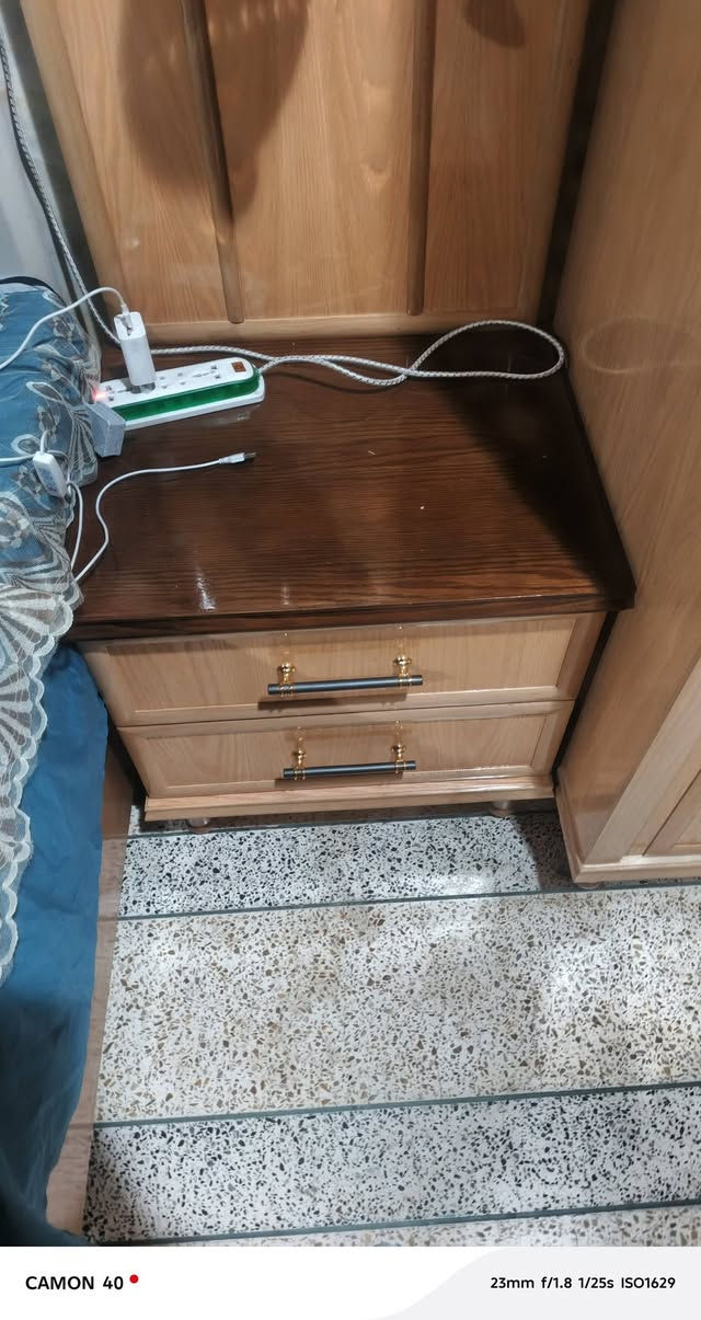 غرفه لل بيع غرفه بعدو جديد سعر كلش مناسب  مليونين عدل وبي مجال بسيط لل طيبين اتصل عل رقم وبي وتساب ***********
