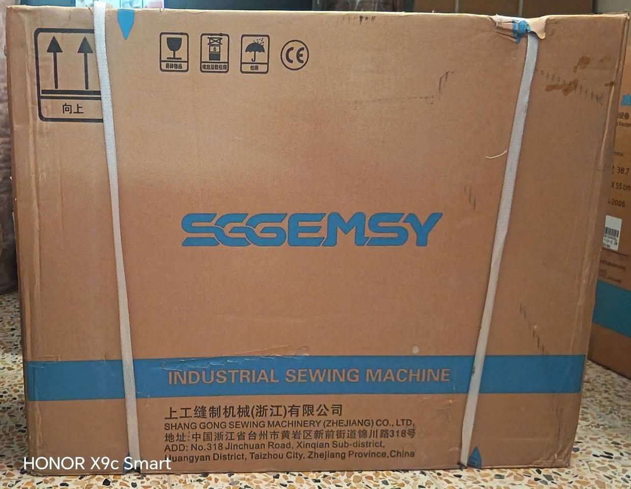 للبيع مكينة خياطة مع اوفر مع مقص
رقم الهاتف:***********
