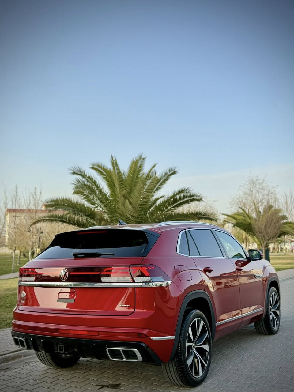 Volkswagen Atlas SEL Premium R-Line 2024
‎حجم المحرك 4 سلندر 2000 تيربو
‎عداد المسافة : 13 الف فقط
‎ضرر :   بنيد صبغ  فقط بدون دواخل لغد شاصي سليم شرط فحس 
‎دعامیە و رادیترات و بجم کلة بلادي
‎اعلی المواصفات 1/1 :
‎بصمة تشغيل
‎بصمة أبواب
‎تشغيل عن بعد (Remote Start)
‎صندوق شفط كهربائي
‎فتحة سقف بانوراما 
ده بل اكسل نيضام 4MOTION
‎رادار أمامي (تحديد مسار)
‎رادار جانبي (نقاط عمياء)
‎رادار خلفي (تحذير من الاصطدام)
‎كاميرات محيطية 360
‎5 كاميرا
‎سستم سماعات Harman cardon
‎تحكم وضعيات القيادة Drive Modes 
‎اوتو بارك Auto Park
‎تبريد مركزي لمس
‎كشنات ميموري، خزن
‎كشنات جلد+تدفئة تبريد كشنات كهرباء
داخل ابيض بيلادي
كشنات خلفي هيتر
‎هاند بريك بصمة
Android Auto 
Apple Car Play 
‎مانع انزلاق+ABS
شحن موبايل واير ليس جارج
‎شاشة كبيرة لمس
‎حساسات خلفية+ كاميرا 
‎تحكمات استيرن
‎اوتو ستارت Auto start 
‎اوتو ستوب Auto Stop 
‎وبقية المواصفات المعروفة
‎‏‎ 
‎مکان سیارة  سليماني 📍
‎‏‎سیارة بدون رقم تترقم شمالي اربيل سليماني دهوك
‎‏‎‏‎للاتصال والاستفسار
***********📞
