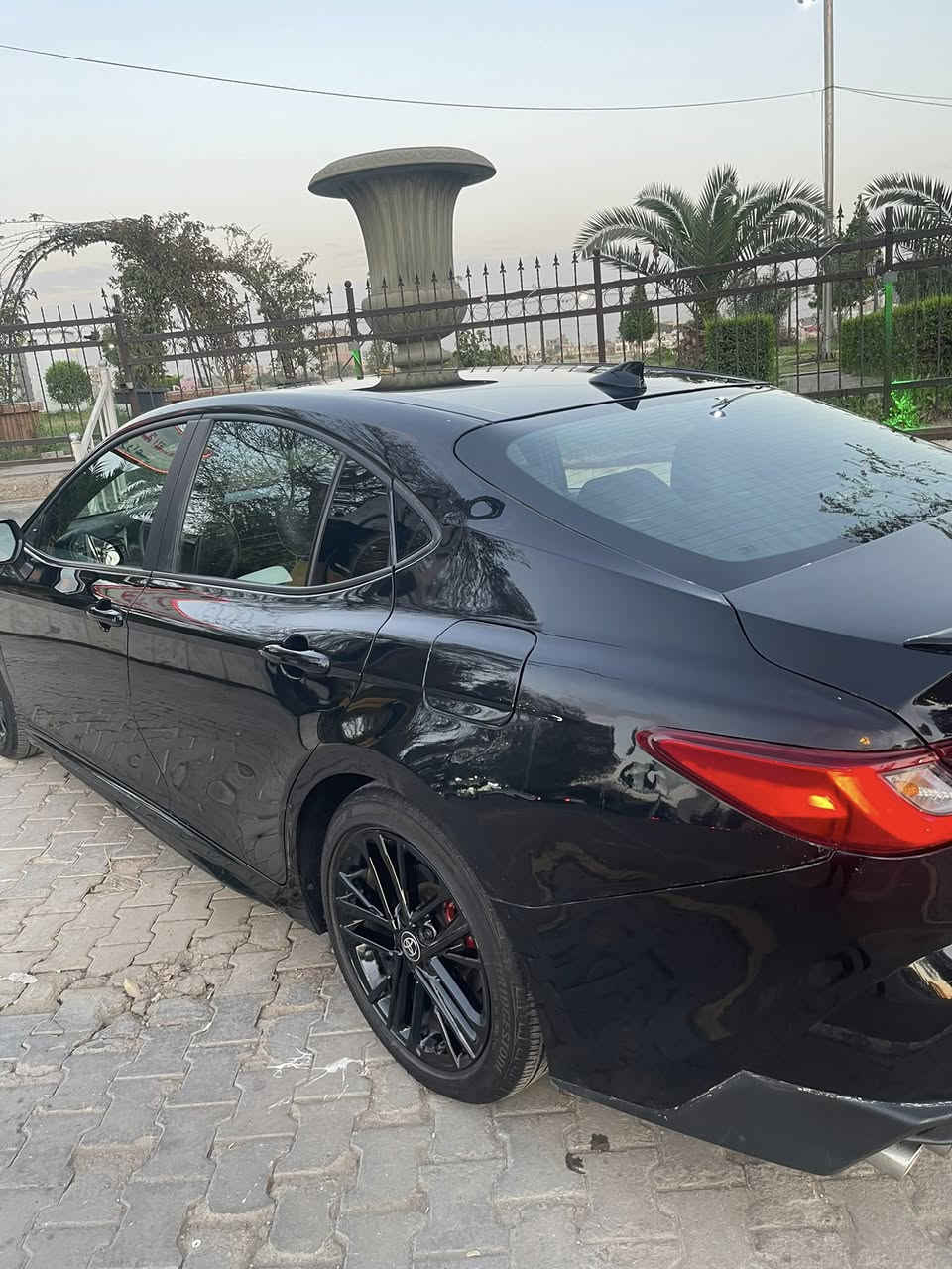 كامري هايبرد 2025  CAMRY SE NIGHT SHADE HYBRID  للبيع فقط 
الون : ( اسود )
حجم المكينه : 2500 
نظام الحركة : 2WD سحب 

المواصفات :

1. شاشة صغيره  كاربلَي اندرويد اوتو 
2. كامرة خلفية 
3. بصمه 
4. شحن وايرليس
5. رادارات جانبيه
6. تشغيل عن بعد 
7. قطعتين تبريد
8. هندبريك بصمه
9. كشنات جلد ، كهرباء 
10. ثلاث انظمة قيادة 
11. شفتات ستيرن
12. تحديد مسار وقياده ذاتيه
13. ويل 18 تاير برجستون
*مرقم بغداد  

*السيارة جديده استيراد شخصي ممشى14 الف ميل قابل للزياده ضررها خلفي بدون ايرباك صبغ فقط قبغ الجنطه و تعديل الجاملغ الخلفي بارد .
 لمعرفة السعر المراسله ع الخاص 
او الاتصال ع الرقم *********** يتوفر وتساب ايضاً 
علماً ان السياره في بغداد الكاظميه

