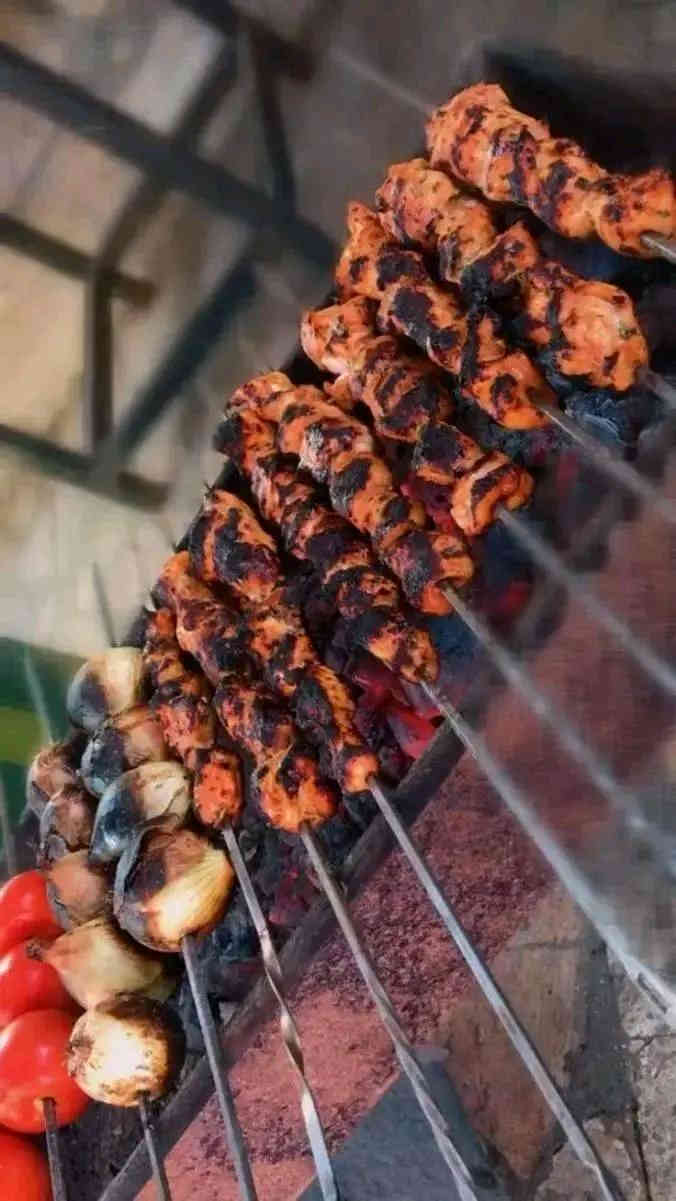 🎉 إعــلان مجــانــي دعــمــاً لأصــحــاب المـشــاريــع 🎉

🔥 مطعم مأكولات احسان العتابي – النكهة الأصيلة والنظافة المثالية 🔥

🍽️ نظافة تفتح النفس وطعم رهيب يخليك تعشق الأكل من أول لقمة
🤝 تعامل راقٍ وخدمة توصيل سريعة، لأن رضا الزبون هو الأساس عندهم

🍗 مندي يمني أصيل – نكهة تفوح بالأصالة
🥣 باجه عراقية على الطريقة الأصلية
🐟 سمك مشوي على الفحم بصلصات خاصة تغيّر معنى الطعم
🍛 تمن أحمر – تمن أبيض – برياني يكمّلون المائدة بنكهات تخبل 😋

وكل طلب يوصل وياك كامل 👇
🥗 زلاطة – خبز – دقوس – مروگات – طرشي – زبادي – صلصة حارة

🚗 توصيل سريع وخدمة ممتازة أينما كنت
✨ جرب مطعم إحسان العتابي اليوم، وخلِ الطعم والنظافة يحچون عنهم✨

العنوان: رفاعي شارع 40مقابيل كراج رفات التفيج

للحجز والاستفسار 💙
***********
