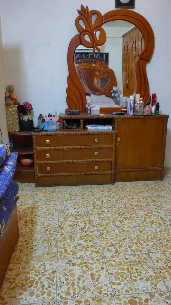 غرفه نظيفه لبيع مكاني مواصلات البياع للاستفسار اتصال عل ***********
