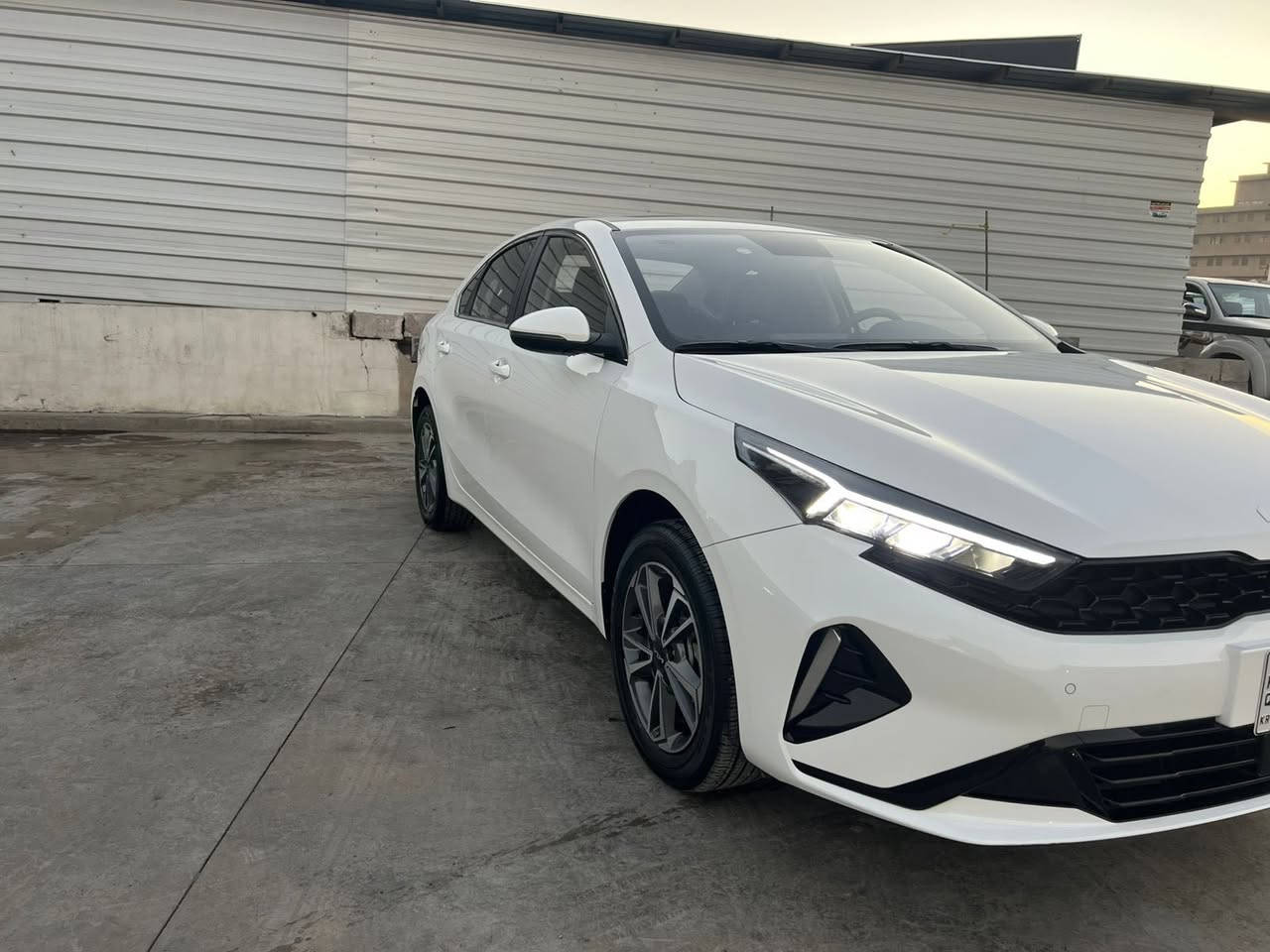 Kia k3 2024
مكفولة كفالة عامة جديدة لوك 
ماشية 13 الف
فول مواصفات 
كامرة 
شاشة 
حساس امامي
حساس خلفي
سايد بريك بصمة 
اوتو هولد
فتحة سقف 
تاير 16
وبعد هواي مواصفات 
السعر 146 وبيها مجال
شرط التحويل  
الرقم ***********
