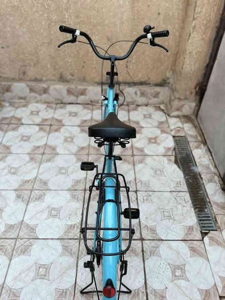 السلام عليكم 
بايسكل بطه BD 
موديل 2018
ياباني شرط 
مختم 
لون مميز سمائي 🟦 
صارله شهر منزله حاويه 
السعر 160 
العنوان كربلاء حي الاطارات 
***********
***********
