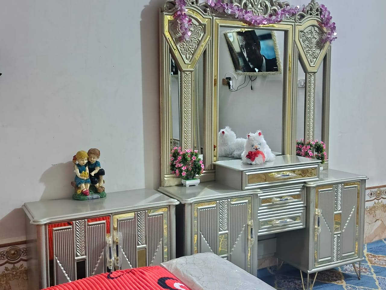 غرفة نوم تزكام عراقي تصميم تركي  نظيفه كلش استعمال قليل السعر مليون ونص وبيهه مجال لليشتري *********** الشراي يتصل على الرقم مكاني الشطرة
