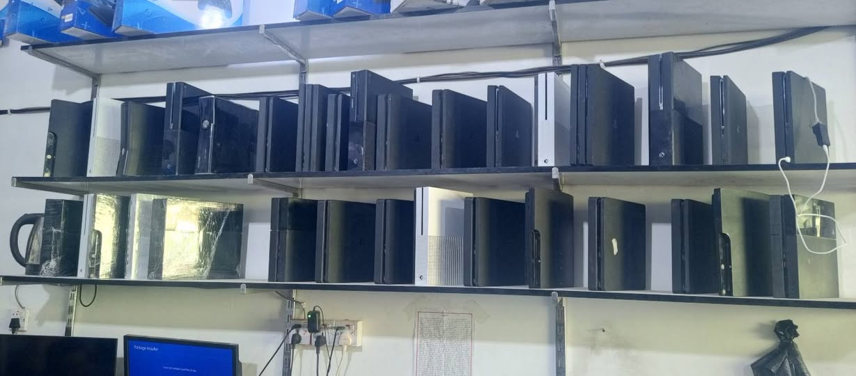بلي فور 
بلي فور فات  مهكر +ملحقات كاملة مع الضمان 
بلي فور اسلم مهكر +ملحقات كاملة مع الضمان 
بلي فور برو مهكر +ملحقات كاملة مع الضمان 
ويجود غير مهكر جملة مفرد 
البلي فايف 
بلي فايف اسلم  مهكر ملحقات كاملة مع الضمان 

بلي فايف فات مهكر ملحقات كاملة مع الضمان 
بلي فايف برو مهكر ملحقات كاملة مع الضمان 
جملة مفرد 
الجوستكات 
توجد جميع انواع جوستكات البلي فور اصلي وتجاري 
جملة مفر 

الاقراص 
يوجد جميع الاقراص بلي فور وبسعار مناسبة 
جملة مفرد 
العنوان 
نجف ـ كوفة . فلكة حبيب الرعاش 
للتواصل 
***********
يوجد توصيل كافة المحافظات
