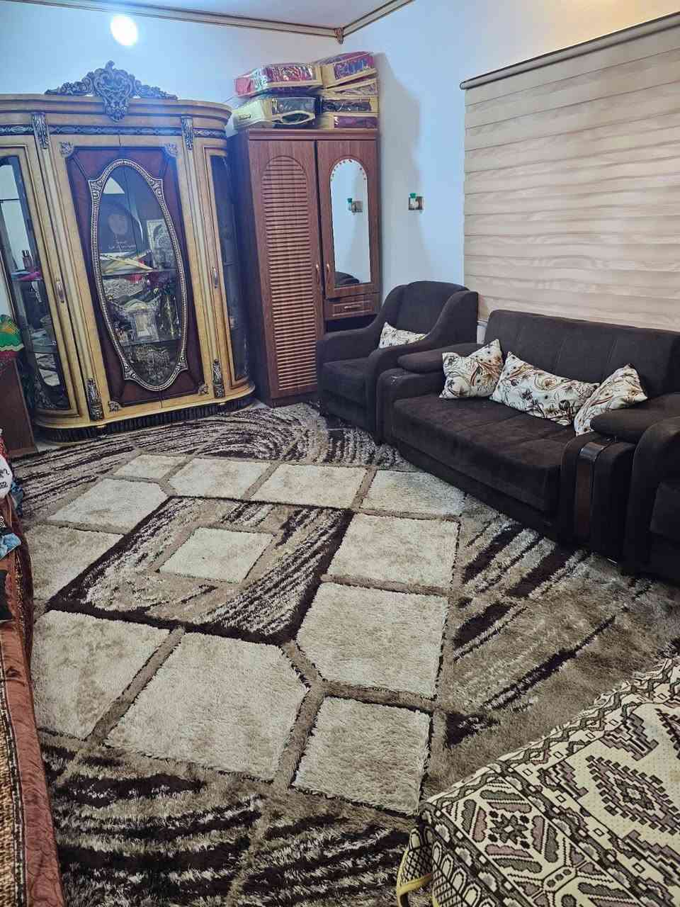 سلام عليكم بيت مساحته 600 بناء 150  مثث من كلشي   وكله مصور ثاث مكاني كربلاء    مقابيل فندق بارون.  عمود 28  داخل فرع عقد الرظ طابو زراعي 25   لستفسار كثر ***********
