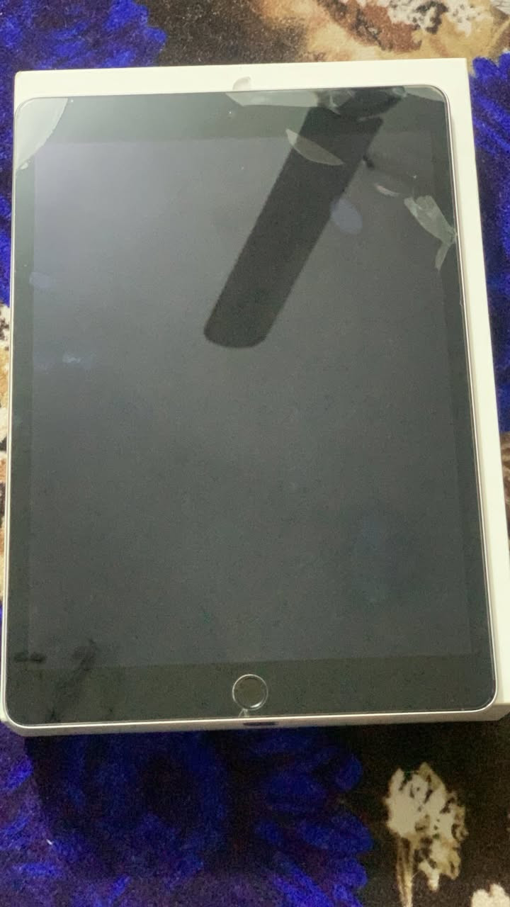 سلام عليكم ايباد 9كلش نضيف ذاكره 64 كلاس بي كسر ممثر سعر225 رقمي ***********
