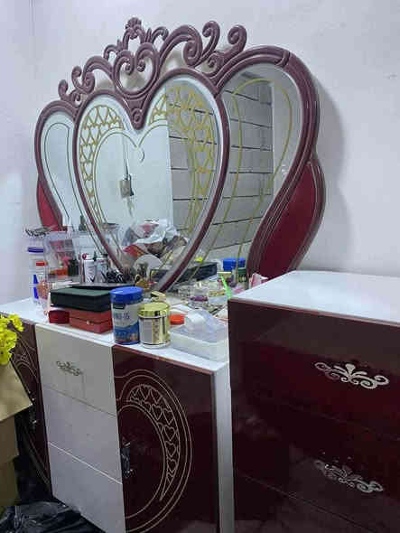 غرفة نوم تركية صبغ حراري نظيفة  تتكون من 7قطع مبينة بالصور.... مكلف بالنشر 
🌹🌹🌹🌹🌹🌹

السعر 600 الف وبيها مجال بسيط 🔥🔥🔥
موصل الايسر حي التحرير قرب جامع ال  البيت 🌿🌿🌿
التواصل عالرقم ***********♥♥ موصل
