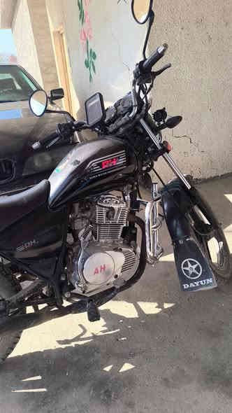 سلام عليكم
دراجه للبيع AH موديل 17 محرك 200 كفاله عامه 
أوراق كامله وبيه معاملة كمرك مدفوع وبي وصل تدفع رسوم الرقم وتستلم سنويه بسمك السعر 900 العنوان الدجيل 
الإتصال ***********
