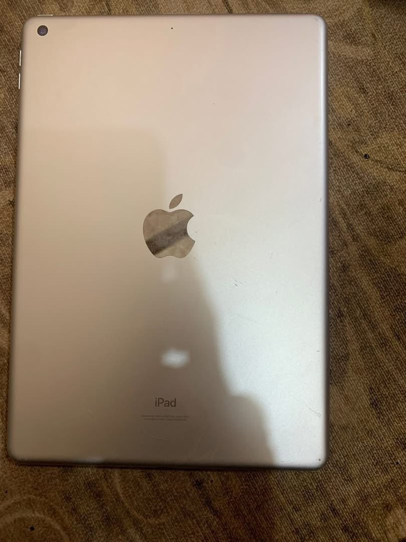 ايباد 9️⃣ ذاكره ٦٤ بطاريه ٨٥ كلشي مابدل بي جهاز نضيف السعر ٢٥٠ وبي وبي مجال قليل ***********
