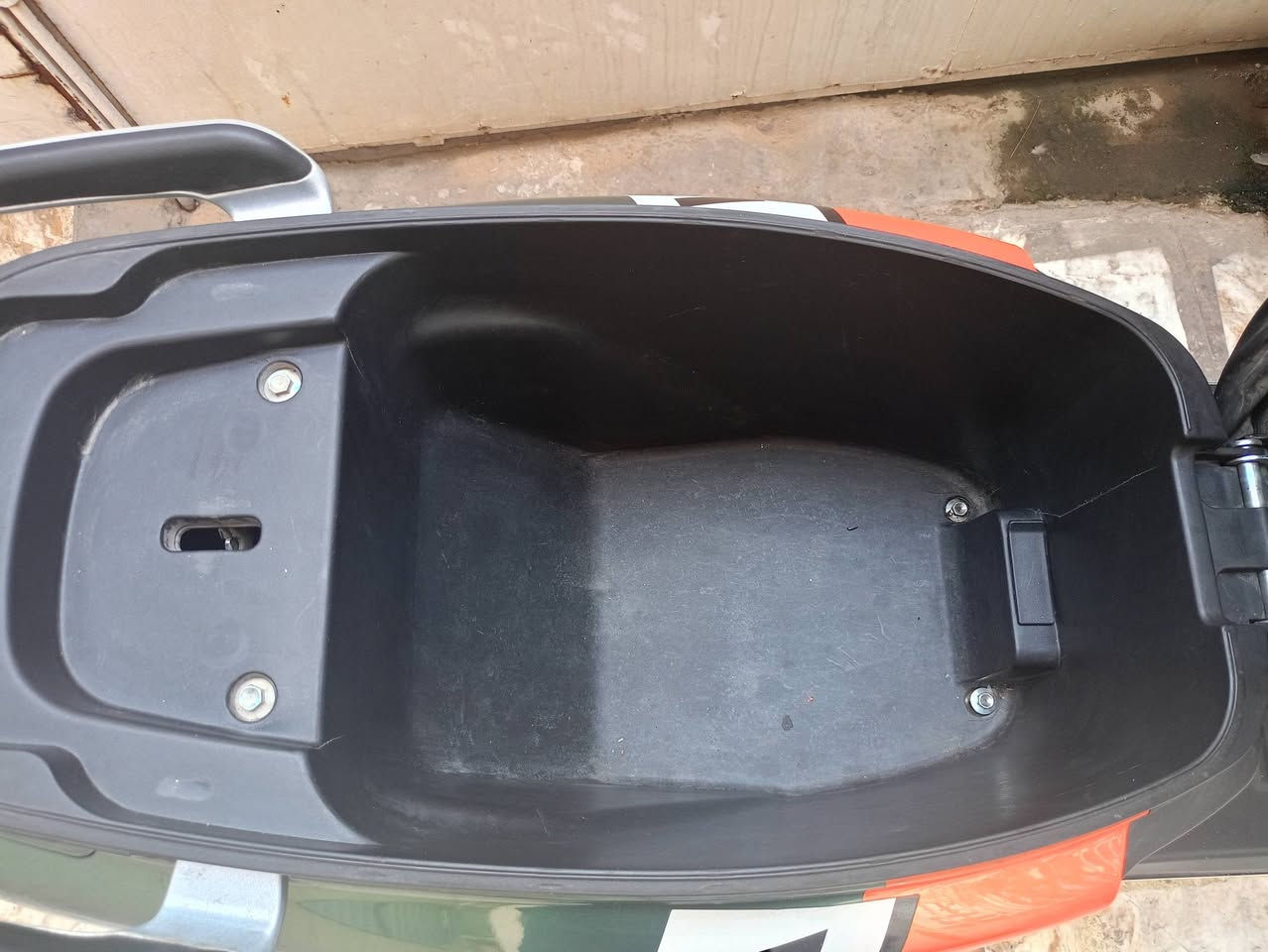 دراجة شحن 3 سرعة بيها سرعتها 90 حقيقي 
ترجع بك 6 بطاريات مالفها  2000 
جنطها جبيرة كلوب عالي ناصي 
بيرك دسك امامي  سعرها 800 الف 

التواصل على الرقم ***********
