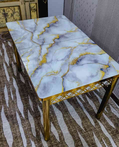 ✨ طاولة طعام تركية فخمة — سعر مناسب وبحالة ممتازة! ✨
للبيع طاولة طعام تركية درجة أولى، نظيفة وتشيل النظر!
السطح زجاج بنقشة مرمر راقية، والرجلين حديد بلون ذهبي ثابت وقوي — تضيف لمسة فخامة لبيتكم.

📏 المواصفات:

الطول عند التوسيع: 170 سم

الطول عند التصغير: 130 سم

العرض: 80 سم

قابلة للتكبير والتصغير حسب الحاجة، عملية جداً للعائلة والضيوف.

💰 السعر: 80 ألف فقط — وبيها مجال للشراية 👌

✅ مميزات الطاولة:

شكل عصري مناسب لكل ديكور.

زجاج قوي وسهل التنظيف.

حديد بلون ذهبي راقي.

عملية وتناسب المساحات الكبيرة والمتوسطة.

📞 للاستفسار والتواصل:
***********

الطاولة جاهزة ومناسبة للبيت العصري — فرصة حلوة لا تعوض!
