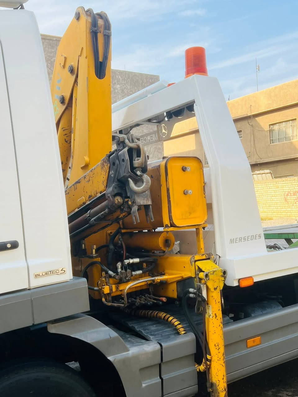 كرين اتيكو للبيع موديل 2011سياره 6برغي 4سلندر كرين 4600/2سلايت بدي نزال رقم سليمانيه سعر325ورقه العنوان بغداد رقم الهاتف ***********/***********
