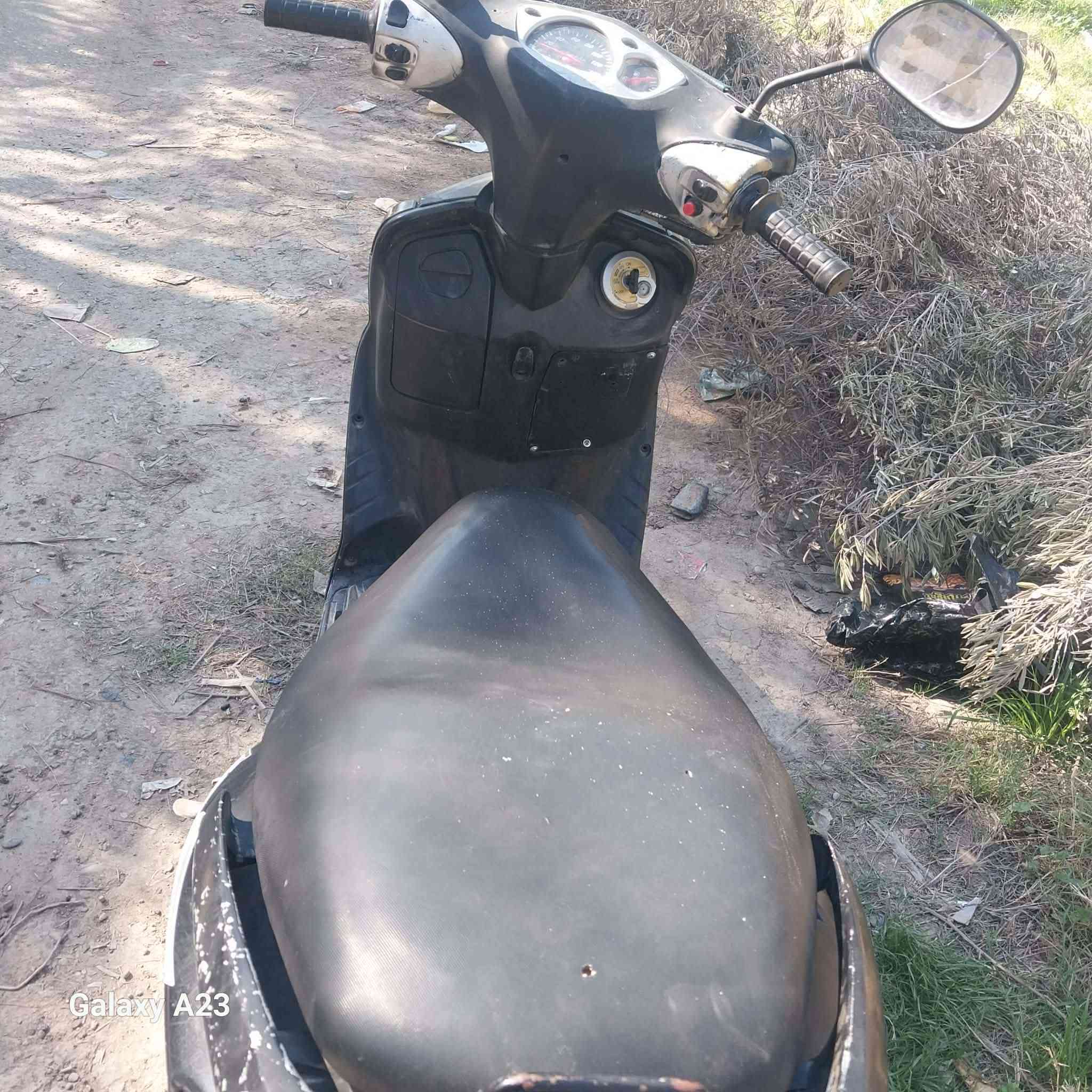 السلام عليكم دراجة سكنس للبيع كهربائيات كاملة لايت عالي ناصي اشاير كلهة شغالة دراجة كلشي بيها بلادي سلف وباتري جديد هندر شغال تايرات 2جدد عداد سرعة وعداد بانزين يشتغلن السعر 325قفل مكان عبايجي ***********
