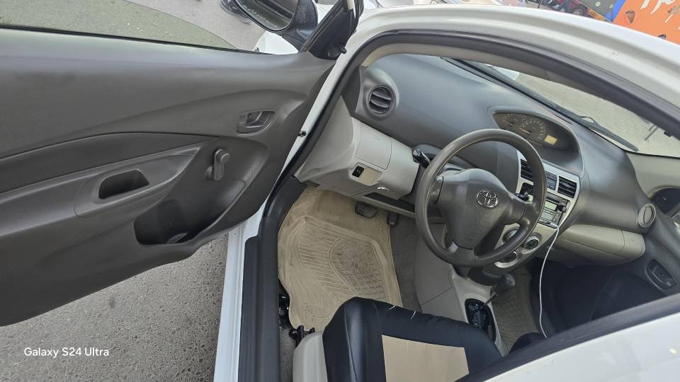 سيارة يارس 2013 ابيض بى 3 مكانات بارد سنوية جديد بى بطاقة بنزين كير اوتوماتيك سعر 110 ورقة
*********** كركوك, العراق
