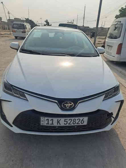 السلام عليكم كورلا هايبرد موديل 2025 ماشية  2700 كفالة عامة متوازي على بيعتها عندي ضرف السعر 152 وبيها مجال  رقم الموبايل ***********
