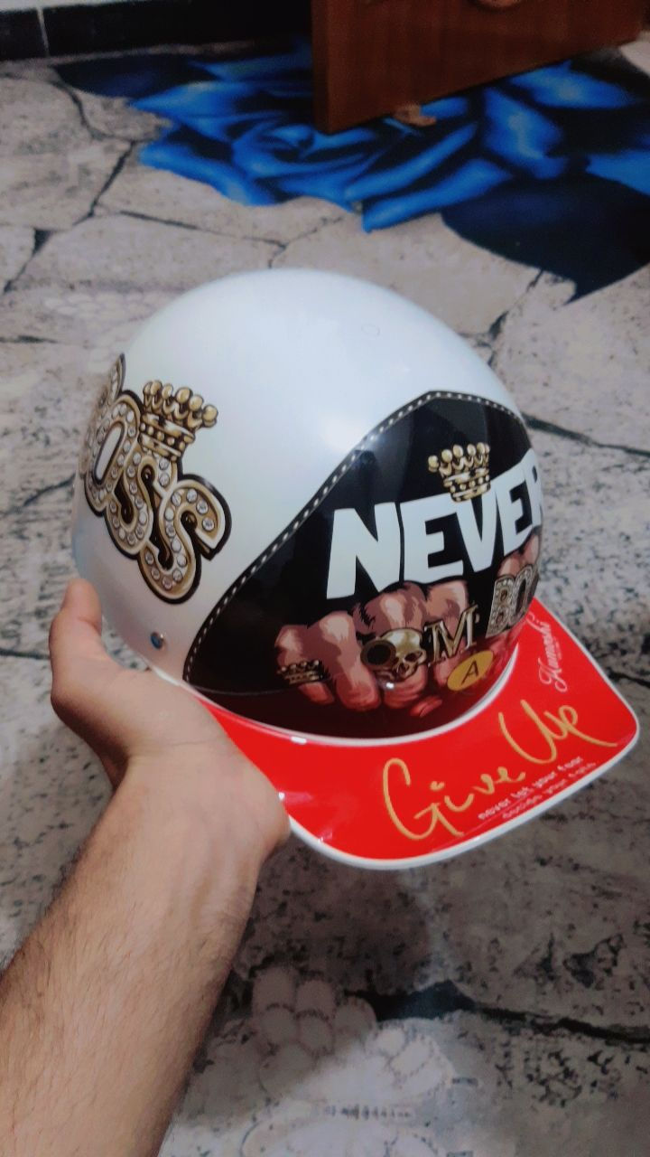 سلام عليكم خوذه للبيع اللتفاصيل كدام عينك وحلوه وجديده وتخبل مامستخذمه السعر قيم واخذ واتساب  ***********
