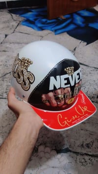 خوذه للبيع اللتفاصيل كدام عينك وحلوه وجديده وتخبل مامستخذمه السعر قيم ...