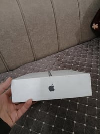 ايباد ابل وياه شاحنه وكڤر وكارتونه مالته ب250ألف الرقم 07721059082