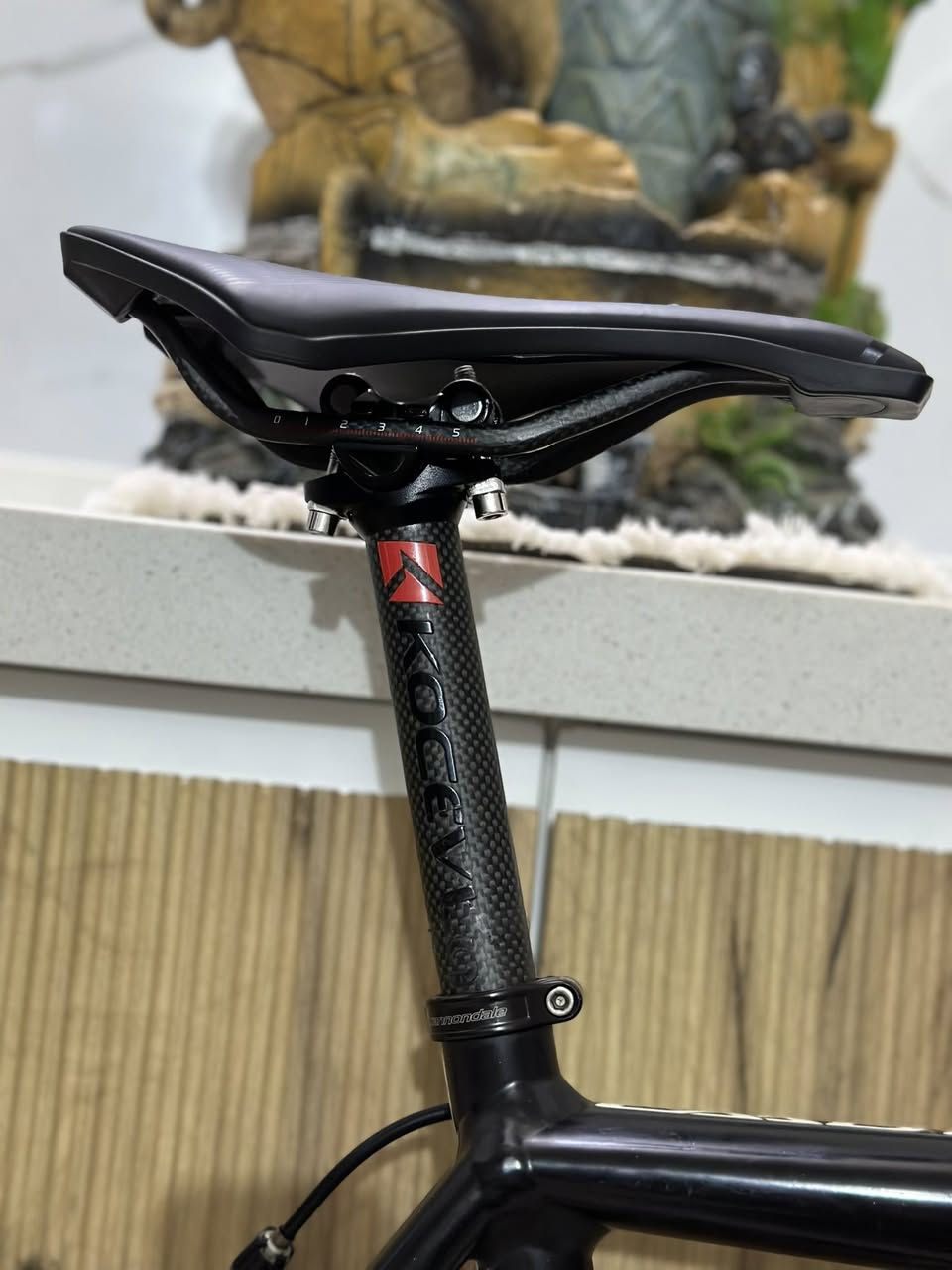 السلام عليكم الغوالي
متاح دراجة كانونديل كاد cannondale caad 10

وزن الدراجة 7.7kgفقط🫣❤️‍🔥
قياس الفريم ميديم ارتفاع 52 طول 54 
سستم الدراجة ليبل واحد من النوادر سرام ريد Sram Red فوول كاربون 2*10
البدالات كاربون 
الصينية كاربون (53/39)سن
العقرب كاربون  
الستيرن كاربون متصل 
بوري السرج Kocevlo كاربون 
السرج كذالك Kocevlo كاربون 
حلقات الركبة كاربون 
قاعدة عداد كاربون 

الويالة جاينت P-R2 حديثات بولبرن 
تايرات (22-23*700)

سعر الدراجة: 765 الف وبيها مجال  
للاستفسار *********** او مراسلة الصفحة 
يتوفر توصيل لجميع المحافظات
