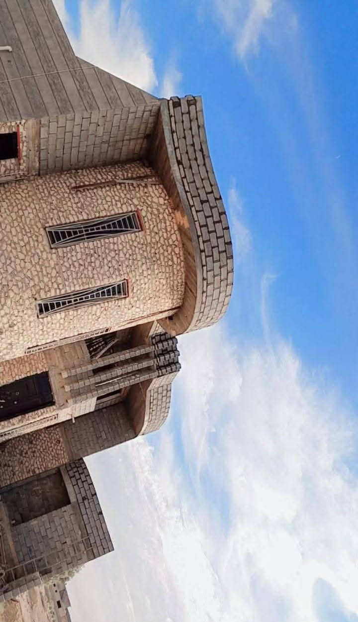 مستمرين معاكم بناء حجر سياجات وتكاعيب وحفر  داخل بروانه وحديثه وحقلانيه  
بناء بلوك سياجات والاستارة الالف 225  وآذا الشقل مفتوح قابل للتنزيل أسعار مناسبة. وشقل درجة أولئ 
*********** وخاص موجود
