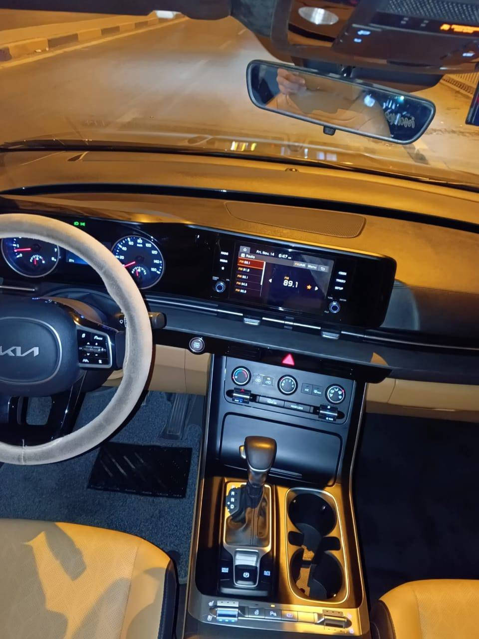 السلام عليكم
كيا كرنفال موديل 23فول مواصفات vip وارد كوري بيه صبغ جاملغ امي فقط بدون دواخل ماشيه 20 ألف 
كامره 
رادار امامي وخلفي 
شاشه خلفيه اماميه 
ابواب كهربائية 
كراسي خلفيه vip 
تبريد وتسخين مقائد 
اناره محيطيه  
بصمه تحكم ستيرن 
تشغيل عن بعد 
بردات 
رقم ***********
سعر 295بيه مجال رقم بغداد جديد
