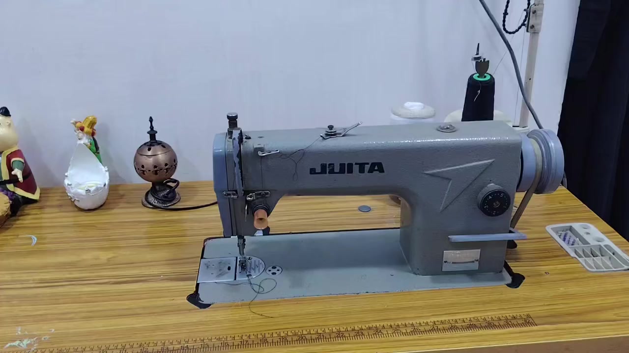 السلام عليكم مكينه جته صناعيه للبيع نضيفه وشغاله  كدامكم موضح السعر ٢٠٠وبيها مجال لشراي
 مكاني الحسينيه شارع الحشد تواصل ***********
