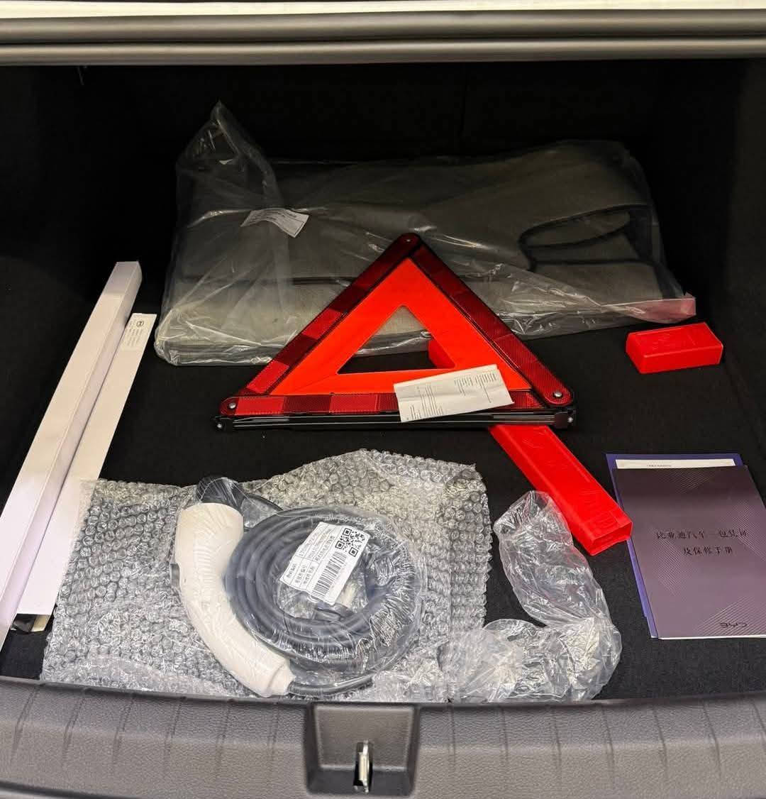 للبيع او  مراوس 

الكن بلاس الابيض  وداخل ابيض ❤️🔥
موديل 2025 
 
سيارة سيدان مدمجة بنظام هايبرد🔥 PHEV 
تجمع بين محرك بنزين هايبرد   بلكن ومحرك كهربائي

أبرز المواصفات :

🛑 بطارية ليثيوم فوسفات تدعم الشحن السريع
🛑 شاشة  إنش بنظام ملاحة وتحديثات OTA
🛑 نظام صوتي بـ6 مكبرات صوت + ميزة الكاريوكي
🛑  حساسات وكاميرا خلفية – مثبت سرعة – مقاعد جلد 
🛑  تصميم خارجي عصري بمصابيح LED ومقصورة عازلة للصوت
 
المواصفات 
حساس خلفي 
كامراة خلفية دوارة 
اوتو هولد
تشغيل السياره بصمه مع دخول ذكي
مقاعد جلد 
لايت زينون 
لد نهاري LED
بك لايتLED
3انضمة للقيادة 
مانع تزحلق
مثبت سرعه 
تشغيل عن بعد 
شاشة ذكية تدعم جميع البرامج
 سعة الخزان 65 لتر  اتمشيك 2100 
رقم هاتف ***********
🔥 السعر 18,500,000
