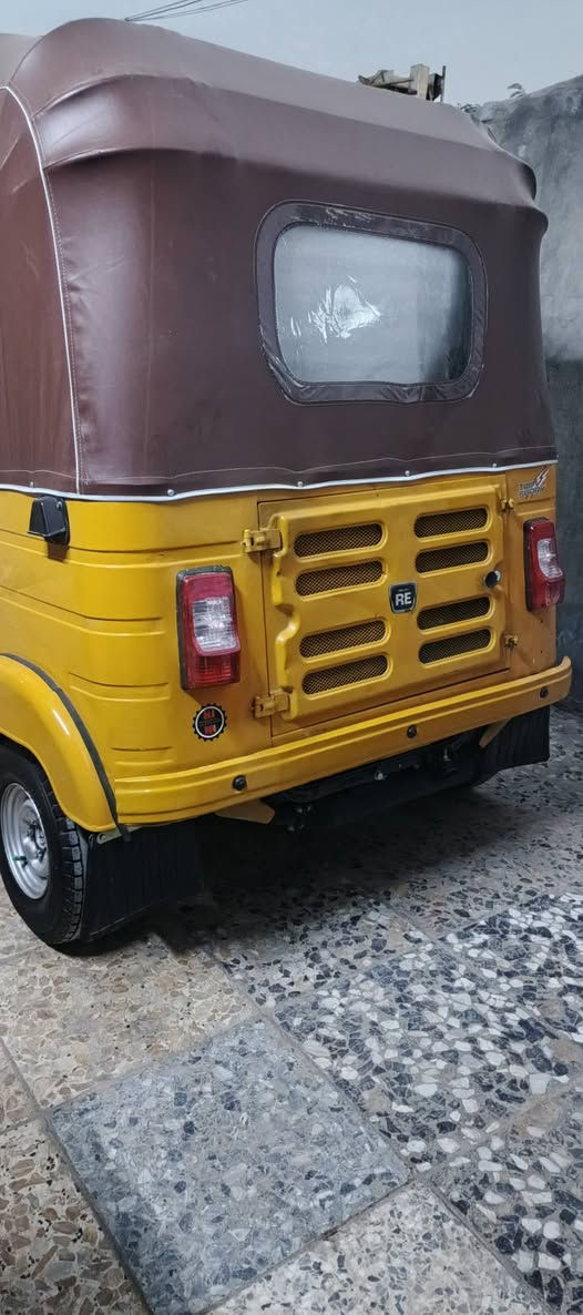 سلام عليكم
تكتك 2020شهر12
بيهة طخة زغير وبارد  بس دوس 
مكينة كفالة 
تخم دبلات تخم تايرات جبلي اصلي 
جادر جديد ظفاير امامي خلفي جديد
 كلشي جديد تكتك 
تكتك كلشي البيهة جديد المكان بغداد العمار***********
