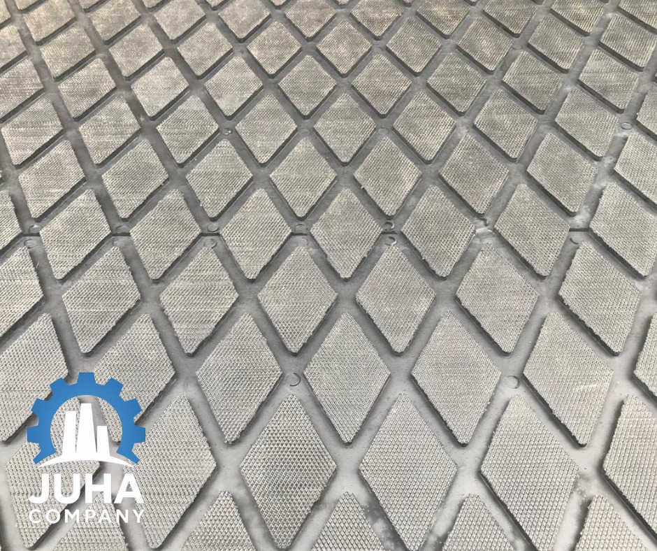 🔥 قايش أرضيات مطاطي عالي التحمل 🔥
نوفر لكم قايش أرضيات مطاطي مضلع بجودة ممتازة، مناسب للأرضيات الصناعية، المعامل، المخازن، الورش، ممرات المشي، سيارات النقل، والمناطق التي تحتاج ثبات ومقاومة انزلاق.
المواصفات:
✔ مطاط عالي التحمل 
✔ مقاوم للزيوت والماء والاحتكاك
✔ سماكات وعروض متعددة حسب الطلب
✔ سطح مضلع يمنع الانزلاق ويوفر أمان عالي
الاستخدامات:
أرضيات المصانع والورش
أرضيات خطوط الإنتاج
تغطية أرضيات سيارات النقل والبكبات
ممرات المشاة
المناطق الرطبة أو الملساء
مميزات المنتج:
قوة ومتانة عالية
سهل التنظيف والتركيب
عمر طويل في الخدمة
مناسب للأعمال الشاقة
للطلب والاستفسار:
0773 888 0990
 #العراق #اربيل #بغداد #كسارة
