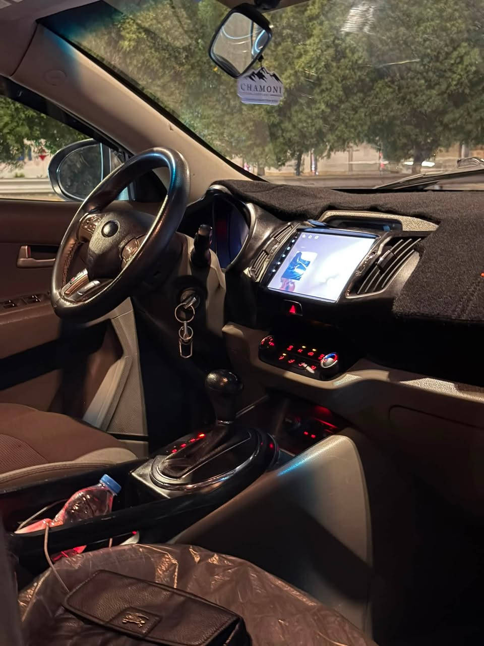 Kia sportag 2015  
كيا سبورتج ٢٠١٥  
محرك ٢٤٠٠ 
لايتات زنون 
شاشة كبيرة 🖥️
كامرة camera 🎥
نظام اقتصادي eco 
مانع انزلاق
زوج تايرات جديدة 
تحكمات ستيرن
الغرفة كلش نظيفة وضع الشركة
تبريدها ثلج❄️ 
تبريد قطعتين 
سماعات 🔊 جديدة صوت رهيب
السيارة وارد امريكي ضررها ٣قطع  واضح بالتصوير 
تجي تشوف وتفحص 
137$السعر 
السيارة باسمي تحويل مباشر مشروع وطني 
مكانها بغداد/الحرية 
***********
