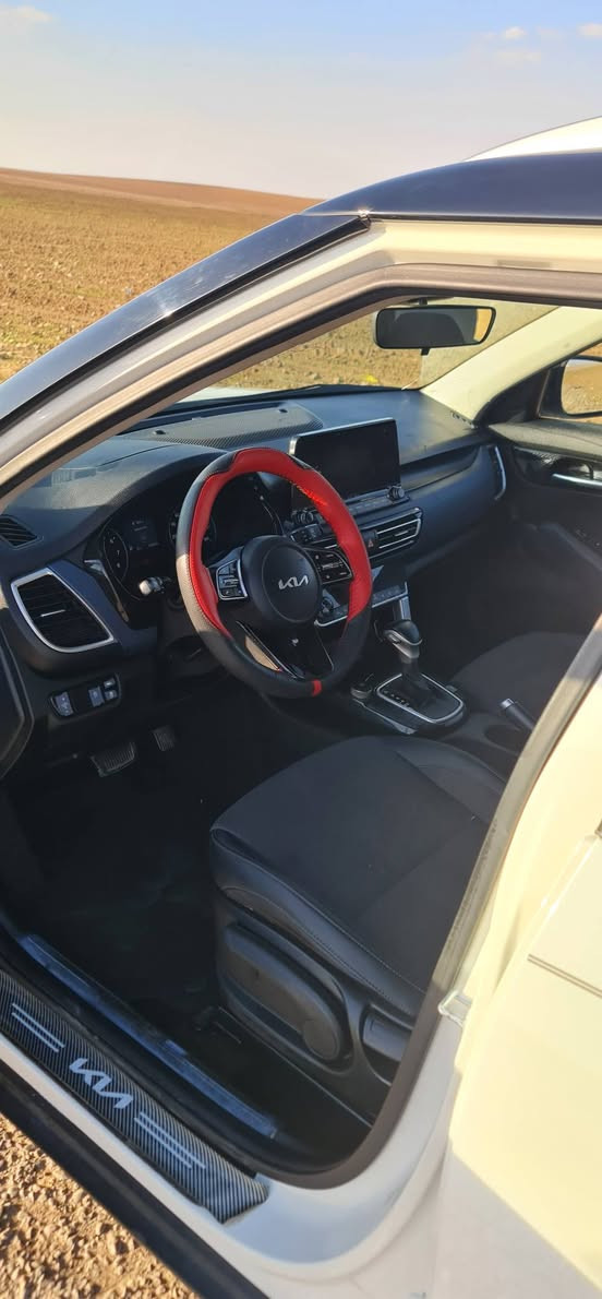 كيا سيليتوس ٢٠٢٣ امريكي 
محرك الفين المرغوب مايصرف بانزين 
ضررها شبر جاملغ الخلفي وربع بالصندوق
ايرباكات كلها سليمه 
لون ابيض صقف بلادي اسود
بصمه وتشغيل عن بعد
ثلاث أنظمة قياده نورمال سبورت سمارت 
كير عادي و واتو 
مانع انزلاق
كشن نص جلد نص قماش
رادار أمامي وخلفي والمرايا
تحكمات ستيرن وتحديد سرعه
قياده ذاتيه 
ريتايدر
طخم تايرات جديد 
سياره باسمي 
شرط التحويل 
مكان السياره اربيل 
سعر ١٨٥ ورقه
*********** / *********** أربيل, العراق

