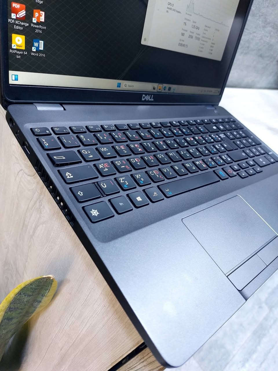 تدور ع لابتوب معالج قوي حرف (H) حجم شاشة كبير 15.6  للدراسة و البرامج الهندسية والحسابية  الك هاي .
 وبسعر ثابت 380الف دينار وتوصيل
Dell Latitude 5501 Ci7 جيل تاسع 
Core i7-9850H
8 GB  DDR4 RAM
256GB SSD2.5 HARD
15.6 screen 1920x1080 FHD 
Back-light Ar-En
Charger dell 130w  شاحن اصلي 
يمكن للزبون فحص اللابتوب وتشغيله والتأكد من المواصفات قبل استلام اللابتوب.

عنوان المكتب بغداد شارع الصناعة مجمع الرياش مكتب اليسر للتواصل والحجز ***********
