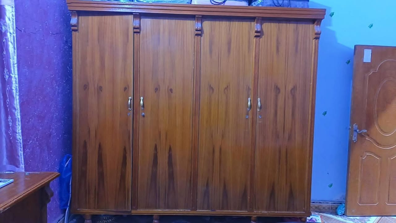 سلام عليكم
ميز وكنتور للبيع(نجارة)
وقويات ونظيفات 
سعر الكنتور 300
والميز 200
والسعر ممكن نتفاهم عليه مو مشكلة 
***********
واتساب
