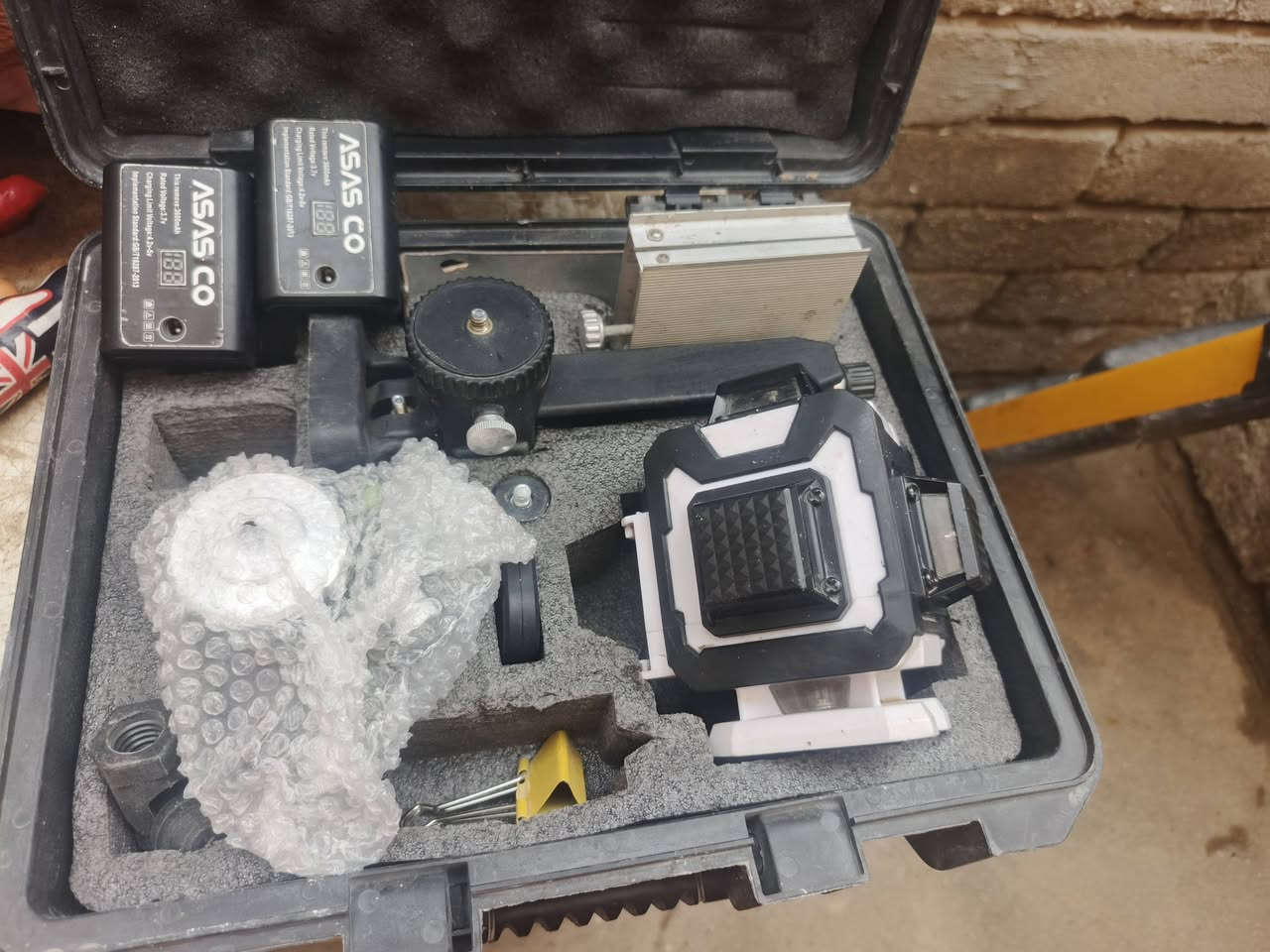 البيع 65 اصلي 4 خطوط الجنطه كله كامله غراضه مستعمل قليل ضوه قوي كلش مكان ناصريه  ***********
