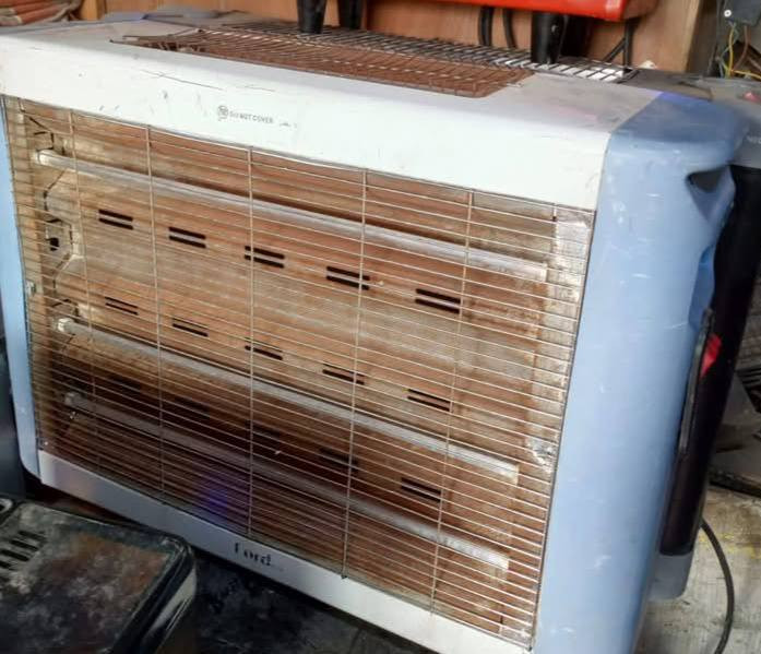 للبيع صوبات كهربائيه 
يوجد تصليح صوبات كهربائيه وتصليح صوبات نفطيه وتبديل فتايل صوبات النفطيه 
عنوان سبع البورالثمنتالاف شارع الطيار الرقم ***********
