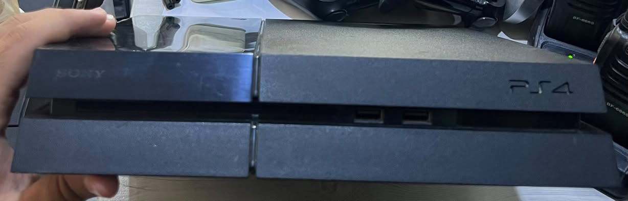 PlayStation 4 Fat

* موديل: CUH-1116A
* سعة: 500GB
* الجهاز نظيف جدًا وحالته ممتازة.
* لم يُفتح نهائيًا من يوم الشراء (حتى للتنظيف).
* جميع المنافذ تعمل والجهاز شغال بدون أي مشاكل.
* ملحقاتة جوستكات اثنين اصليات مال شركة مع البلي اخذتهن
مع واير HDMI وكيبل شحن اصلي مال شركة
* السعر : 250 الف وقابل للتفاوض
متوفر توصيل لكل المحافظات
للتواصل واتساب ***********
