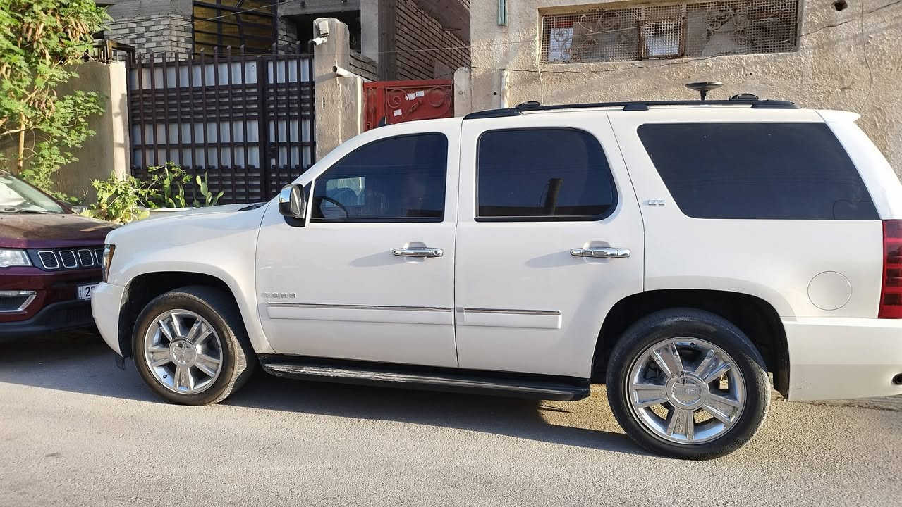 اللهم صل على محمد وال محمد تاهو موديل 2009 LTZ فول كشنات ملكية فتحة بالسقف باب الجنطة الخلفية كهربائية شفط كركوك سنوية وملصق وارقام حديد السيارة جاهزة غاز بانزين زوج تايرات أمامية جدد المكينة والكير والتبريد والاكسل مكفولات حادثها جاملغ الامامي صوب السائق السيارة مامدفوع الكمرك مالتها السيارة لا يوجد عليها إشارة حجز أو ضبط أو حجز احتياطي وين ماتريد تسافر بيها  السعر المطلوب اخو البلاش  130ورقه وبيها مجال الاتصال ع الرقم ***********  مكان السيارة في النجف الاشرف والله يرزق الجميع
