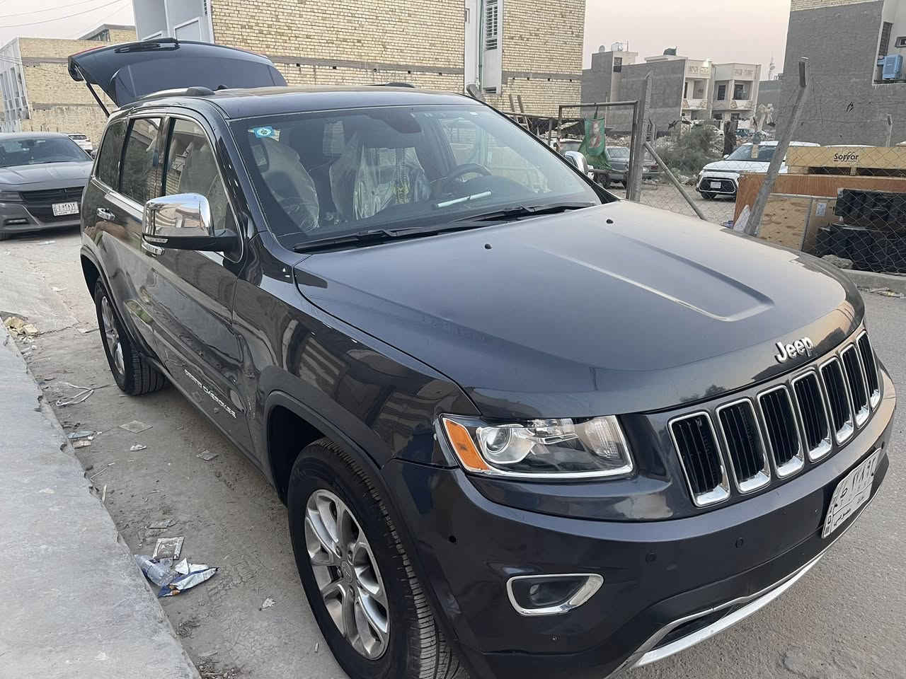 الجيب
للبيع جيب جراند شيروكي امريكي 2016  
‏ Limited
داخلة بدون ضربة  كلين سياره
بيهه صبغ باب اثر طخه 
سونار مالته موجود بدون ايرباك
محرك جديد باسفيكا 2023
بيها منظومة غاز
اللون اسود 
مواصفات لمتدد 
كشنات جلد تدفئه وتبريد 
كشنات خلفيه تدفئة
تشغيل عن بعد
مرايه قلابه
فتحة
فور ويل 
شاشه كبير
مرايات شفط 
دخول ذكي
صندوق كهرباء وبصمه
اشاير بلمري
كشن ميموري
سياره بسمي سنويه هزه كله جديد
رقمها بغداد  الدولي الجديد
سعره 200وبي مجال 
موبايل***********    
‏‭0783 894 9521.      
- [ ]

