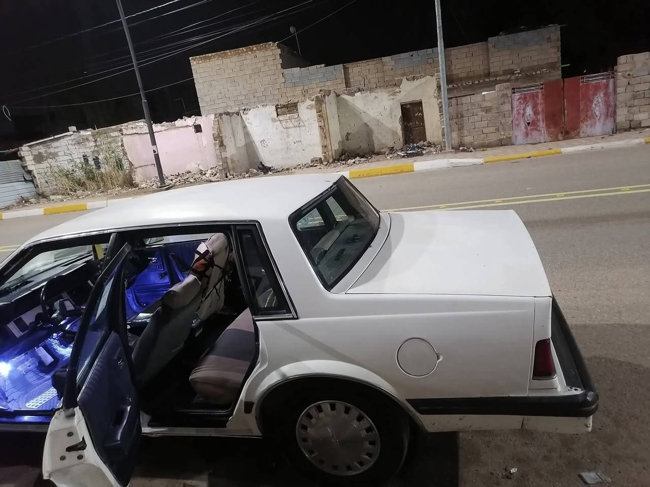 سلبرتي موديل 89سيارة جاهزه من كلشي تحويل ثاني يوم
كير ومكينه حاويه ماصار هوايه من شادهن 
كهربائيات كلها شغاله
كشن كهربائي
صدر خير من الله
تايرات نص عمر بيها بوربرن الصفحه اليسره كايم 
السعر 33وبيها مجال
للاستفسار ***********
