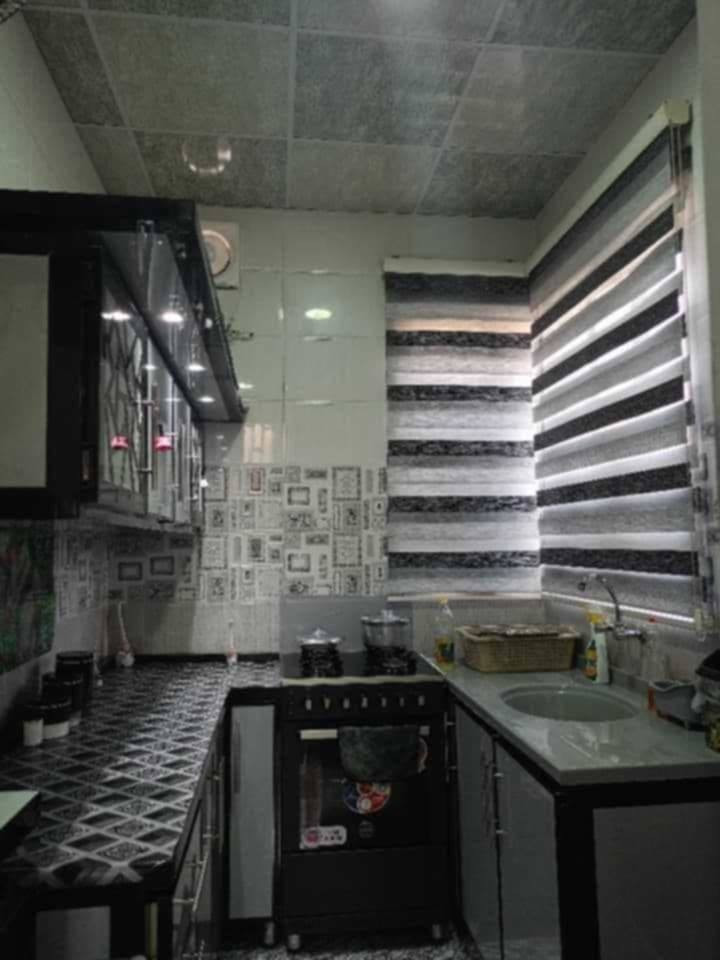 دار للبيع موصل حي الانتصار جيهة الميثاق قرب شاري 20مال الميثاق  او قرب الجامع جيهة الحصو ورمل الدا على شارع 15شروق سند طابو شرط التحويل او قرار تمليك سند 25 الدار يتكون غرفة نوم وهول ستقبال مطبخ مشتملات بيتونه سيراميك امساحه 100مترالسعر 67 وبي مجال قليل رقم الهاتف *********** رقم الهاتف ***********
