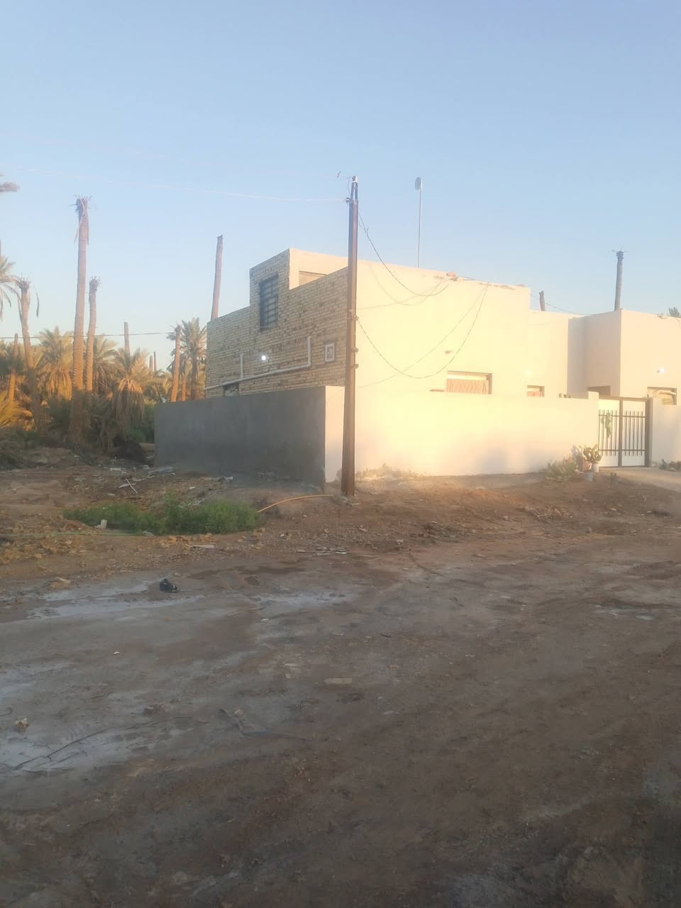 عرصه طابو زراعي سند 25 المساحه ٤٥٠ متر خلف مظيف الشيخ ابومالك عباس ال سعيد الكاع بسمي مداور ثاني يوم 
تبعد عن الشارع العام تقريبا ١٥٠ متر ماي وكهرباء موجوده 
السعر ٣٣مليون لاتصال على الرقم ***********
