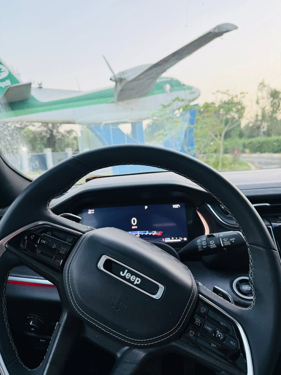 جيب كراند شيروكي اوفرلاند
الموديل : 2023
المحرك:V6, 3.6L.
العداد: 19 الف
السياره : 5 راكب المرغوب
رقم بغداد بسمي تحويل ثاني يوم

المواصفات : فول 1/1
* دفع رباعي 4x4.
* نظام تعليق هوائي (جكات). 
* قيادة ذاتية عند المنعطفات.
* رادار امامي مع مانع تصادم. 
* تحذير الخروج عن المسار. 
* مستشعر نوم السائق مع نظام التوقف الآلي. 
* تحذير النقطة عمياء  .
* نظام تحذير عند التقاطعات. 
* نظام تحذير عند تجاوز السرعة المحددة. 
* إنارة محيطية خمس الوان. 
* شاحن موبايل وايرلس. 
* تعديل وضعيات مقود السائق كهربائيا. 
* مرايا تعتيم ذاتي. 
* المرايا الجانبية قابلة للطي كهربائيا. 
* نظام الصوت 9 سماعات Alpine.
* ويل قياس 20 انج.
* سقف بانوراما. 
* شاشه كبيرة 10.1 انج. 
* نظام الخرائط (GPS).
* عرض خرائط الطريق على لوحة القيادة.
* لوحة القيادة بقياس 10 أنچ. 
* المصابيح الأمامية LED. 
* كشافات الضباب LED.
* المصابيح الامامیة متحرکة.
* دخول ذكي. 
* بصمة على 5 ابواب للدخول الذكي. 
* تشغيل عن بعد.
* الصندوق الخلفيي كهربائي.
* فتح الصندوق الخلفي مع حركة القدم.
* ذاكرة لحفظ وضعيات الجلوس للسائق. 
* ذاكرة لحفظ وضعيات الجلوس للراكب.
* مساج للمقاعد الامامية السائق والراكب. 
* المقاعد الأمامية كهربائية.
* المقاعد الأمامية تبريد وتدفئة.
* المقاعد الخلفية تدفئة.
* ستائر للشبابيك الخلفية.
* انارة داخلية LED متعددة الالوان. 
* حساسات امامية. 
* حساسات خلفية. 
* مكيف خلفي مع وحدة تحكم منفصلة. 
* تدفئة ستيرن. 
* مانع تصادم خلفي.
* بلوتوث تلفون. 
* محدد سرعة. 
* نظام التشغيل والاطفاء الاوتوماتيكي .
* نظام بريك اوتماتيكي.
وبعد بيه هواي مواصفات جناي الاوفرلاند يعرفهن

اني مستورده ومصلحه بيه ربع جاملغ صبغ فقط باقي غراضه الاصليه بدون تبديل وبدون صبغ فقط بارد جدا بسيط
سياره بدون ايرباك بدون لغد بدون شاصي شرط الفحص وين ميعجبك
ناشر رقم شاصي
سياره مسويله صيانه دهن وفلتر ومابيه اي نقص وبيه كتاب تضليل
مكاني بغداد
‏‭0773 489 8688‬
وتساب 👈‭ 0790 316 8635‬
