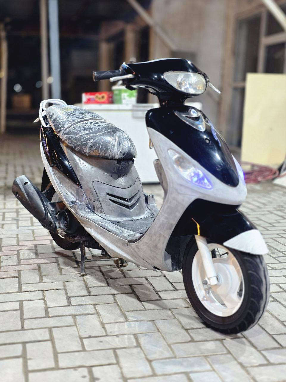 سلام عليكم شباب دراجه حاويه مامفتوح برغي بيها الشراي يتصل ***********
