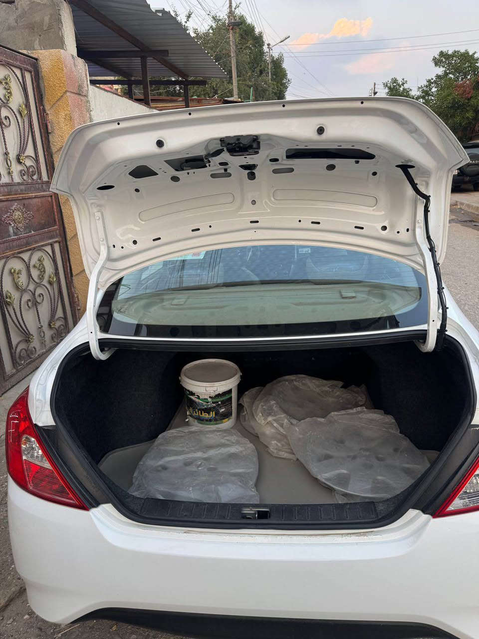 سلام عليكم نيسان صني ام لبليته الزركه مديل 24 كفاله سياره نضيفه ماعوزهه اي شي دهن توه مبدل ماشيه 40 اقل تاخذهه تفحص اسياره استقطاع مباشر من ولد بل بصره بيتهم عده شركه بل تنومه مابقي شي وينتهي وصير حرره رسميات اكفلك ياهن العنوان البصره المعقل الرقم *********** السعرر 118بيهه مجال مستعجل الزبير, البصرة
