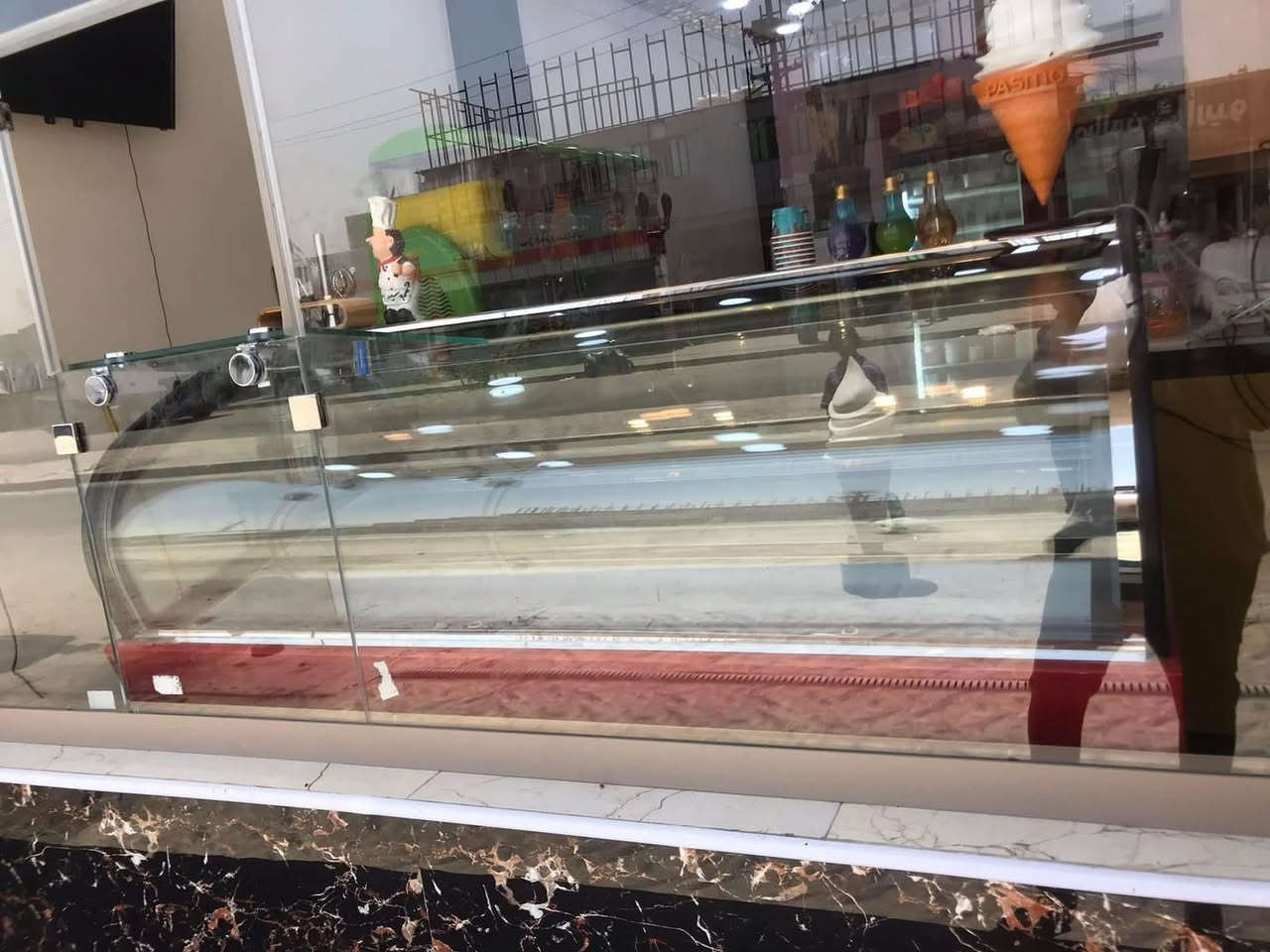 غراض مرطبات للبيع بسعر مناسب مكان البصره الاستفسار ***********
