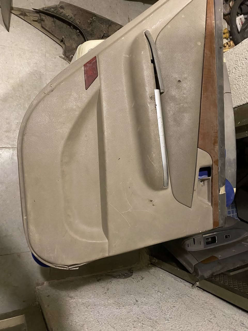 السلام عليكم إبطين ليفان 620السعر من الخير 75بغداد الزعفرانيه ***********
